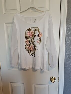 New York & Company White Sheer Sleeve Tee with Floral Portrait Graphic